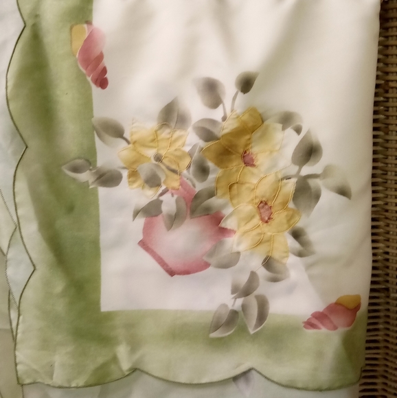 VINTAGE Tablecloth Sheer Floral 3D Magnolias/Marigolds  Embroidery Oblong 106x70 - Picture 4 of 8